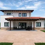 Casa Con Jardin Y Vistas - Mar Y Cuera Villa